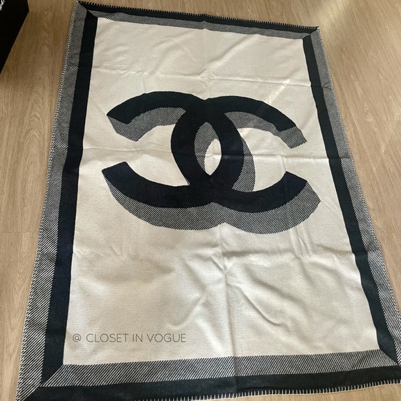 Chanel Blanket Throw CC Logo - Picture 2 of 12